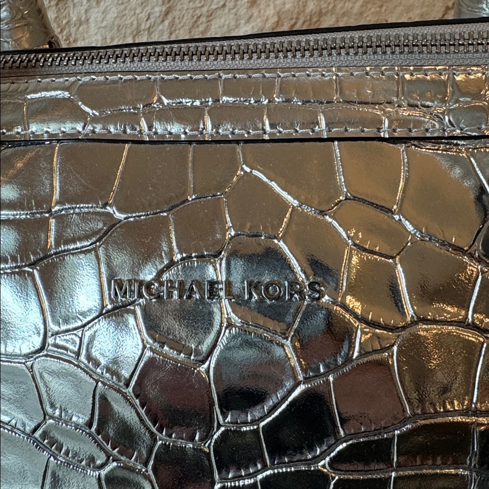 Micheal Kors- Bedford Travel Weekender Bag/ Silver Crocodile Embossed Handbag - Picture 2 of 13